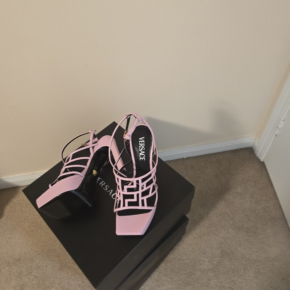 Brand New Women's Platform Sandals - Picture 3 of 7